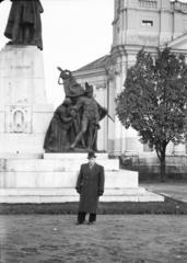 Magyarország, Debrecen, Kossuth tér, Kossuth-szoborcsoport és a Református Nagytemplom., 1956, Pálfi Balázs, szobor, Kossuth Lajos-ábrázolás, szoborcsoport, Fortepan #23747