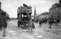 Románia,Erdély, Arad, Andrássy tér (később Bulevardul Revolutiei), háttérben az evangélikus (Vörös) templom., 1915, Jurányi Attila, autóbusz, lovaskocsi, emeletes autóbusz, fiáker, sugárút, városnézés, Westinghouse-márka, Fortepan #23818