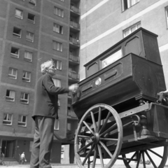 Magyarország, Budapest XIII., Tahi utca 22. Szemben a Tomori köz 4. bejárata., 1972, Fortepan, zeneművészet, hangszer, Budapest, verkli, Fortepan #24010