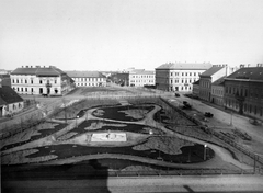 Magyarország, Szeged, Dugonics tér a Főreáltanoda (később a Szegedi Egyetem központi épülete) felől nézve (a felvétel 1885 körül készült)., 1900, Fődi Gábor, tér, egyetem, Fortepan #24022