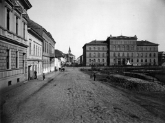 Magyarország, Szeged, Dugonics tér a Somogyi utca felé nézve, jobbra az egykori Főreáltanoda (később a Szegedi Egyetem központi épülete) (a felvétel 1885 körül készült)., 1900, Fődi Gábor, utcakép, egyetem, játék, Fortepan #24023