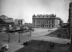 Magyarország, Szeged, Széchenyi tér, jobbra a Postapalota, balra hátul a színház épülete (a felvétel 1883-ban készült)., 1900, Fődi Gábor, nemzeti színház, tér, Fellner és Helmer-terv, eklektikus építészet, postahivatal, neobarokk stílus, Ferdinand Fellner Jr.-terv, Hermann Helmer-terv, Fortepan #24028