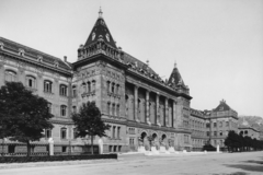 Magyarország, Budapest XI., Műegyetem rakpart, a Magyar királyi József nádor Műszaki és Gazdaságtudományi Egyetem (később Budapesti Műszaki és Gazdaságtudományi Egyetem) központi épülete., 1940, Somlai Tibor, utcakép, építészet, egyetem, Budapest, Budapesti Műszaki Egyetem, Fortepan #24136