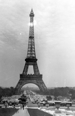 France, Paris, Eiffel-torony., 1930, SZF, traffic, bus, street view, genre painting, furniture, tower, Gustave Eiffel-design, Fortepan #24227