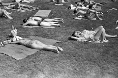 Hungary, Margit Islands, Budapest, Palatinus Strandfürdő., 1958, Szánthó Zoltán, bathing suit, sunbathe, Fortepan #24268