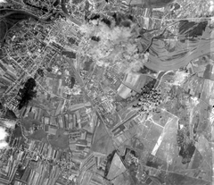 Hungary, Győr, a Magyar Vagon és Gépgyár épületeinek bombázása. A felvétel 1944. augusztus 9-én készült., 1944, National Archives, bombing, second World War, Fortepan #24327