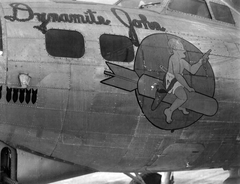 B-17G Flying Fortress bombázógép "nose art"-ja, azaz orrfestése., 1944, National Archives, american brand, bombing, airplane, fighter plane, second World War, Boeing-brand, Fortepan #24344