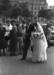 Magyarország, Budapest VIII., Horváth Mihály tér a templom előtt., 1959, Szánthó Zoltán, esküvő, Budapest, Fortepan #24398