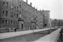 Magyarország, Miskolc, Észak - Kilián, Szinyei Merse Pál utca a Lányi Ernő utca felől nézve., 1961, Szánthó Zoltán, lakótelep, utcakép, szocreál, kuka, Fortepan #24439