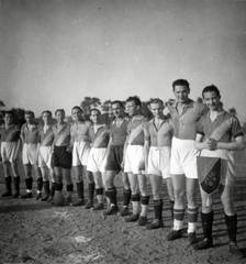 Hungary, Budapest IV., Attila utcai pálya, a Pollack-gyári Megyeri SC labdarúgó csapata (előtte Megyeri SC), 1936, Lőrincze Judit, flag, soccer team, sport jersey, Budapest, Fortepan #24500