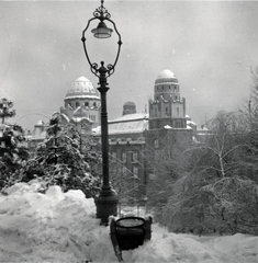 Hungary, Budapest XI., Gellért Gyógyfürdő a Kelenhegyi út felől nézve., 1939, Lőrincze Judit, winter, Secession, gas lamp, Budapest, Bath house, Art Nouveau architecture, Ármin Hegedűs-design, Artúr Sebestyén-design, Izidor Sterk-design, Fortepan #24509