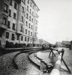 Magyarország, Budapest IX., Bakáts utca a Lónyay utca felől a Közraktár utca felé nézve., 1935, Lőrincze Judit, építkezés, kockakő, sínpálya, Budapest, Fortepan #24513