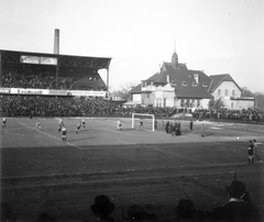 Magyarország, Budapest IX., Üllői út, FTC stadion, a B tribün mellett a klubház épülete., 1935, Lőrincze Judit, reklám, futballpálya, Esti Kurír, Krypton, Parisien Grill, Budapest, Fortepan #24519