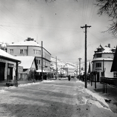 Ukraine,Zakarpattia Oblast, Rakhiv, Miru út (Fő utca) 42., balra a Hotel Budapest (később Hotel Europa)., 1939, Lőrincze Judit, winter, snow, hotel, Fortepan #24523