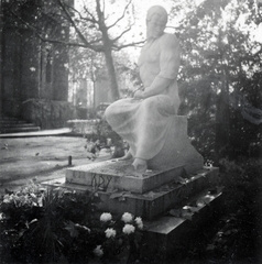 Hungary, Budapest VIII., Fiumei úti Nemzeti Sírkert (Kerepesi temető), Ady Endre síremléke., 1936, Lőrincze Judit, sculpture, tomb, Budapest, Endre Ady-portrayal, Fortepan #24529