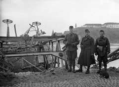 Serbia, Novi Sad, a lerombolt közúti híd (Most kraljevića Tomislava) maradványa, háttérben Pétervárad., 1941, Martin Djemil, wrecked bridge, Cyrillic alphabet, national emblem, Fortepan #24617