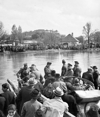 Serbia, Novi Sad,Petrovaradin, átkelés a Dunán, háttérben a Péterváradi vár., 1941, Martin Djemil, Fortepan #24619