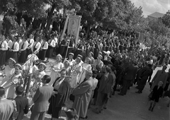 Magyarország, Budaörs, Szabadság út (József főherceg utca) a Templom tér felé nézve. Úrnapi körmenet., 1940, Vass Károly, Fortepan #24738