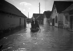 Magyarország, Pócsmegyer, a Dózsa György út a Kossuth út felől nézve., 1940, Vass Károly, árvíz, Fortepan #24750