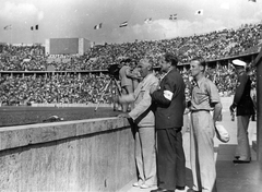 Németország, Berlin, Olimpiai Stadion, a XI. nyári olimpiai játékok alatt., 1936, Vass Károly, Berlini Olimpia, olimpia, filmkamera, stadion, Fortepan #24766