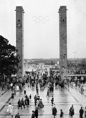 Németország, Berlin, az Olimpiai Stadion főbejárata a stadion felől fotózva, a XI. nyári olimpiai játékok alatt., 1936, Vass Károly, Berlini Olimpia, olimpia, stadion, olimpiai jelkép, Fortepan #24767