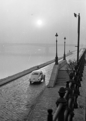 Magyarország, Budapest XI., Műegyetem rakpart a Petőfi híd felé nézve., 1967, Tóth Károly dr, Volkswagen-márka, rakpart, Duna, köd, sziluett, Budapest, Duna-híd, Álgyay Hubert Pál-terv, Fortepan #24922