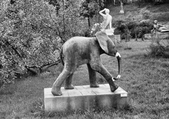 Hungary, Szentendre, Ady Endre út, Szentendrei Parkmúzeum (szoborpark). Előtérben Miró Eszter Kiselefánt című szobrának másolata., 1968, Tóth Károly dr, elephant, sculpture park, nude figure, Fortepan #24945