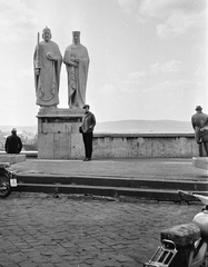 Hungary, Veszprém, Vár, Szent István és Boldog Gizella szobra., 1969, Tóth Károly dr, Saint Stephen I-portrayal, sculptural group, Blessed Gisela of Hungary-portrayal, Fortepan #24966