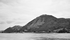 Hungary,Danube Bend, Visegrád, balra a hajóállomás és az Alsóvár és lakótornya / Salamon-torony, fenn a Fellegvár a Dunáról nézve., 1969, Tóth Károly dr, Fortepan #24993