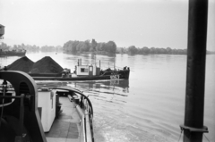 Magyarország, Esztergom, szénrakodó a Dunán, a Dorogi Szénbányák szállító és elosztó részlege., 1960, N. Kósa Judit, uszály, Fortepan #250013