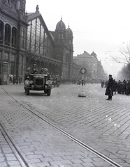 Magyarország, Budapest VI., Teréz körút, Rába 38M Botond személy- és teherszállító járműve a Nyugati pályaudvar előtt., 1941, Fortepan/Album062, Rába-márka, rendőr, Rába 38M Botond, Budapest, katonai jármű, Fortepan #250068