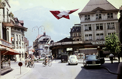 Svájc, Interlaken, Marktgasse-Bahnhofstrasse sarok., 1960, Pozsgay Eszter, kerékpár, színes, utcai lámpa, Fortepan #250126