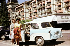 Svájc, Interlaken, Höheweg 37., Viktoria Jungfrau Grand Hotel., 1960, Pozsgay Eszter, Trabant 500, rendszám, színes, árnyékoló, Fortepan #250128