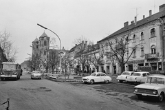 Magyarország, Gyöngyös, Fő tér., 1970, Tóth Károly dr, autóbusz, szovjet gyártmány, GAZ-márka, magyar gyártmány, Ikarus-márka, Moszkvics-márka, Wartburg-márka, Ikarus 620/630, automobil, GAZ M21 Volga, Wartburg 311/312, rendszám, Fortepan #25016