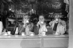 Lithuania;Lietuva, Vilnius, 1985, Sóti Ákos, reflection, photography, window, Fortepan #250229