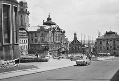 Magyarország, Pécs, Széchenyi tér a Dzsámi mellől nézve., 1971, Tóth Károly dr, csehszlovák gyártmány, szobor, Skoda-márka, automobil, lovas szobor, Hunyadi János-ábrázolás, Fortepan #25023