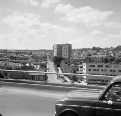 Franciaország, Arcueil, az A6a autópálya (Autoroute de Soleil), Lyon felé faladva. Kilátás a Rue de la Division du Général Leclerc-re. A háttérben baéra az Aqueduc Médicis., 1973, Vimola Károly, Fortepan #250298