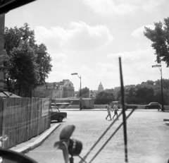 Franciaország, Párizs, Rue de l'Admiral de Coligny, szemben a Pont Neuf, távolabb a Panthéon kupolája., 1973, Vimola Károly, Fortepan #250302