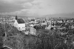 Szlovákia, Pozsony, kilátás a várból, bal oldalon a Szent Miklós-templom., 1973, Tóth Károly dr, Csehszlovákia, látkép, Fortepan #25035