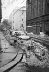 Magyarország, Budapest VIII., Stáhly utca a Somogyi Béla (Rökk Szilárd) utcából a Márkus Emília utca felé nézve, szemben a Rókus Kórház, jobbra a Corvin Áruház., 1987, Vimola Károly, Budapest, Fortepan #250351