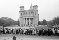 Magyarország, Vác, Schuszter Konstantin (Konstantin) tér, Nagyboldogasszony-székesegyház. Húsvéti körmenet., 1990, Vimola Károly, körmenet, székesegyház, Fortepan #250368