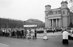 Magyarország, Vác, Schuszter Konstantin (Konstantin) tér, Nagyboldogasszony-székesegyház. Húsvéti körmenet., 1990, Vimola Károly, körmenet, székesegyház, Fortepan #250369