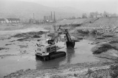 Magyarország,Dunakanyar, Nagymaros, ideiglenes Duna-meder létesítése a bős-nagymarosi vízlépcsőrendszer építésekor., 1988, Vimola Károly, markológép, Fortepan #250390