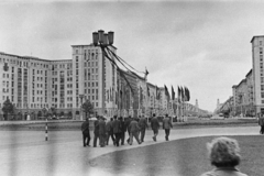 Németország, Berlin, Kelet-Berlin, Strausberger Platz, szemben a Karl-Marx-Allee (Stalinallee) a Frankfurter Tor felé nézve., 1959, Vimola Károly, NDK, Fortepan #250562