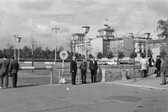 Németország, Berlin, Kelet-Berlin, Pariser Platz, a háttérben a nyugat-berlini oldalon a Reichstag épülete., 1971, Vimola Károly, NDK, Fortepan #250566