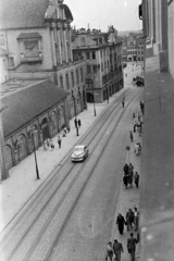 Lengyelország, Poznań, kilátás az ulica Paderewskiego egyik házának emeletéről a Stary Rynek felé., 1959, Vimola Károly, járókelő, Fortepan #250576