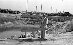 Magyarország, Budapest XXII., árvízi védekezés a Háros utca közelében, háttérben a Hárosi Falemezművek épületei., 1954, FŐMTERV, Domonkos Endre, Budapest, árvízvédelem, Fortepan #251008