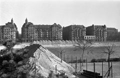 Magyarország, Margitsziget, Budapest,Budapest XIII., szemben az Újpesti rakpart és a Palatinus házak., 1954, FŐMTERV, Domonkos Endre, Budapest, látkép, építőanyag, rakpart, Fortepan #251011