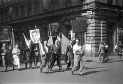 Magyarország, Budapest VII., Dohány utca - Akácfa utca sarok, május 1-i felvonulás résztvevői., 1955, FŐMTERV, Domonkos Endre, Best of, Budapest, Fortepan #251018