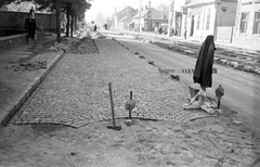 Magyarország, Budapest XI., a Fehérvári út (Szabadság) út Kondorosi út - Építész utca közötti szakasza, Jobbra a villamos és HÉV közös megállója az Albertfalva utcánál., 1956, FŐMTERV, Domonkos Endre, Budapest, útjavítás, Fortepan #251054